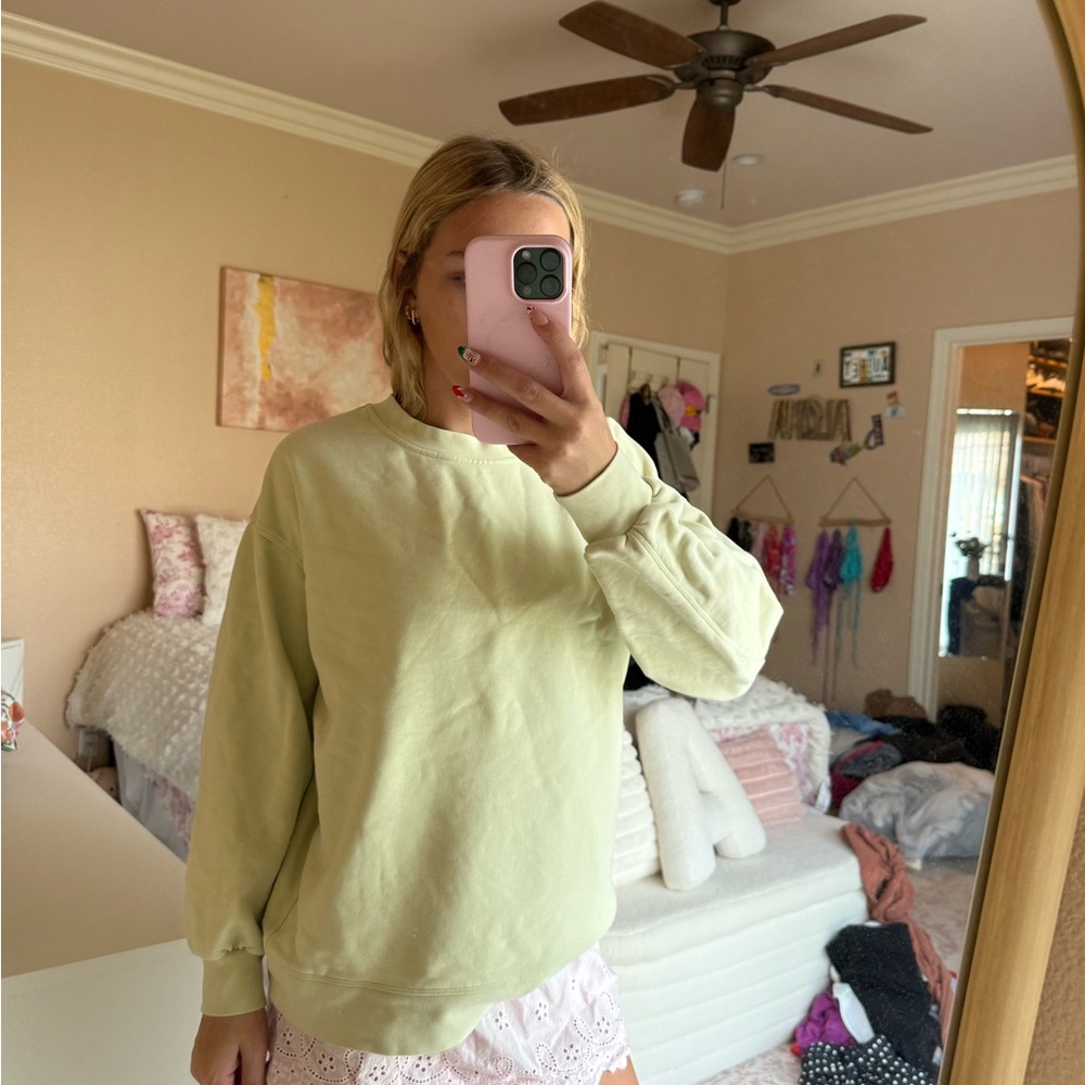 Lululemon Athletica Light Green Sweatshirt